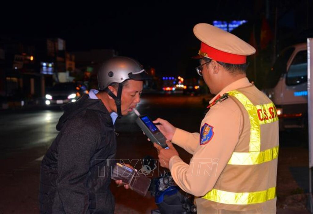 Thủ tướng chỉ đạo tăng cường tổ chức vận tải bảo đảm trật tự, an toàn giao thông dịp Tết Nguyên đán